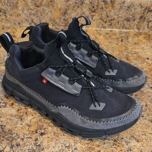 On Cloud Black and Gray Sneakers